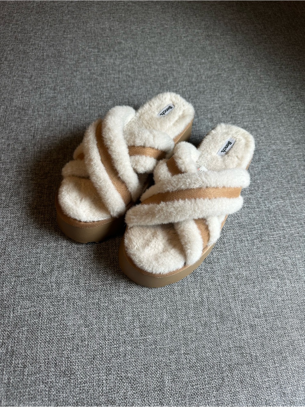 Bench Cream and Tan Faux-Shearling Crossband Platform Mules